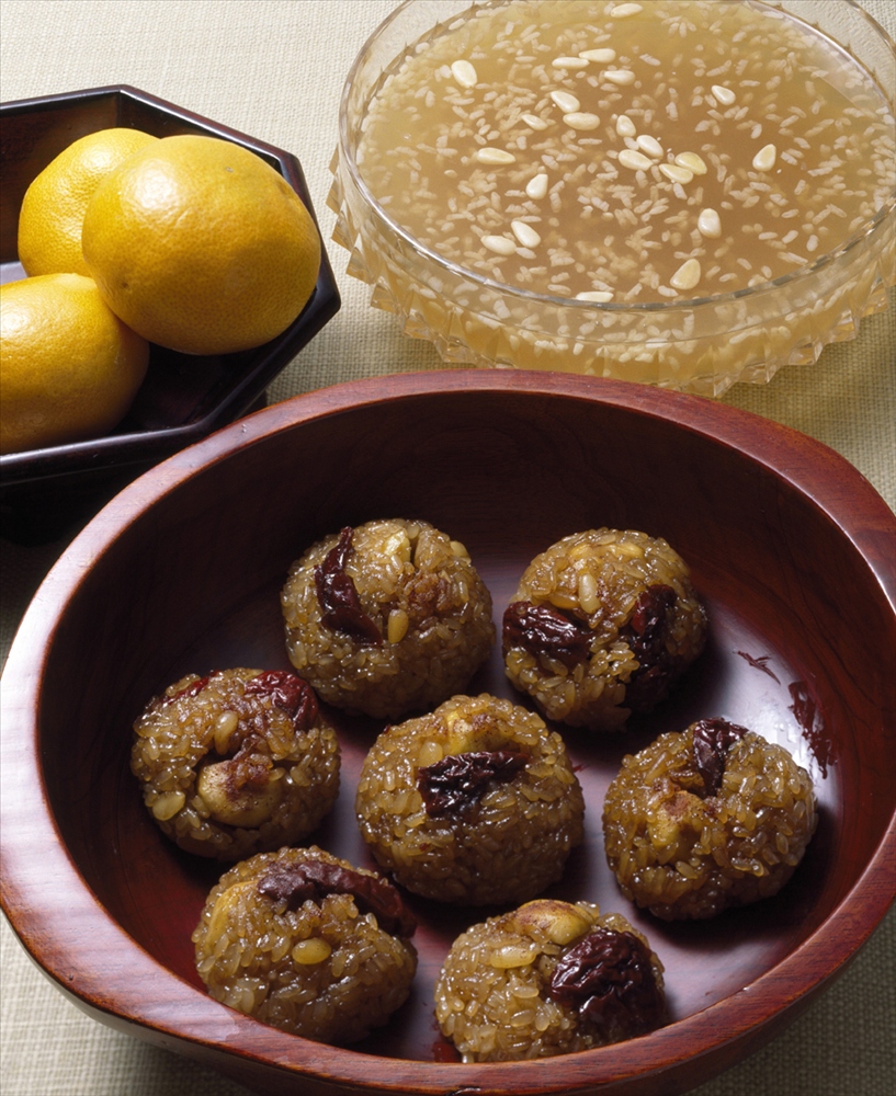 Korean yaksik sweet rice with nuts and jujubes